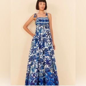 FARM RIO Sweet Rio Tie
Strap Maxi
Dress